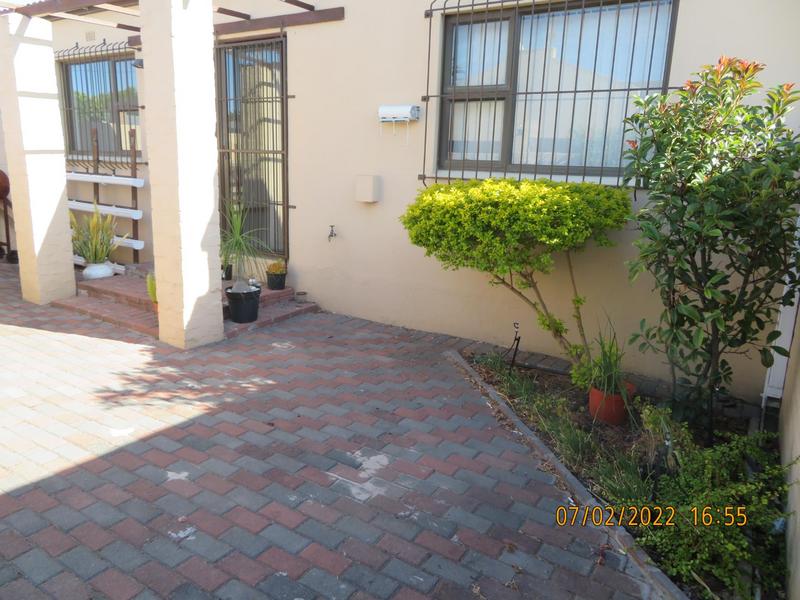 2 Bedroom Property for Sale in Silver Oaks Western Cape